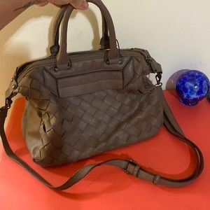 Cute bag. Used only a couple of times. Great condition!